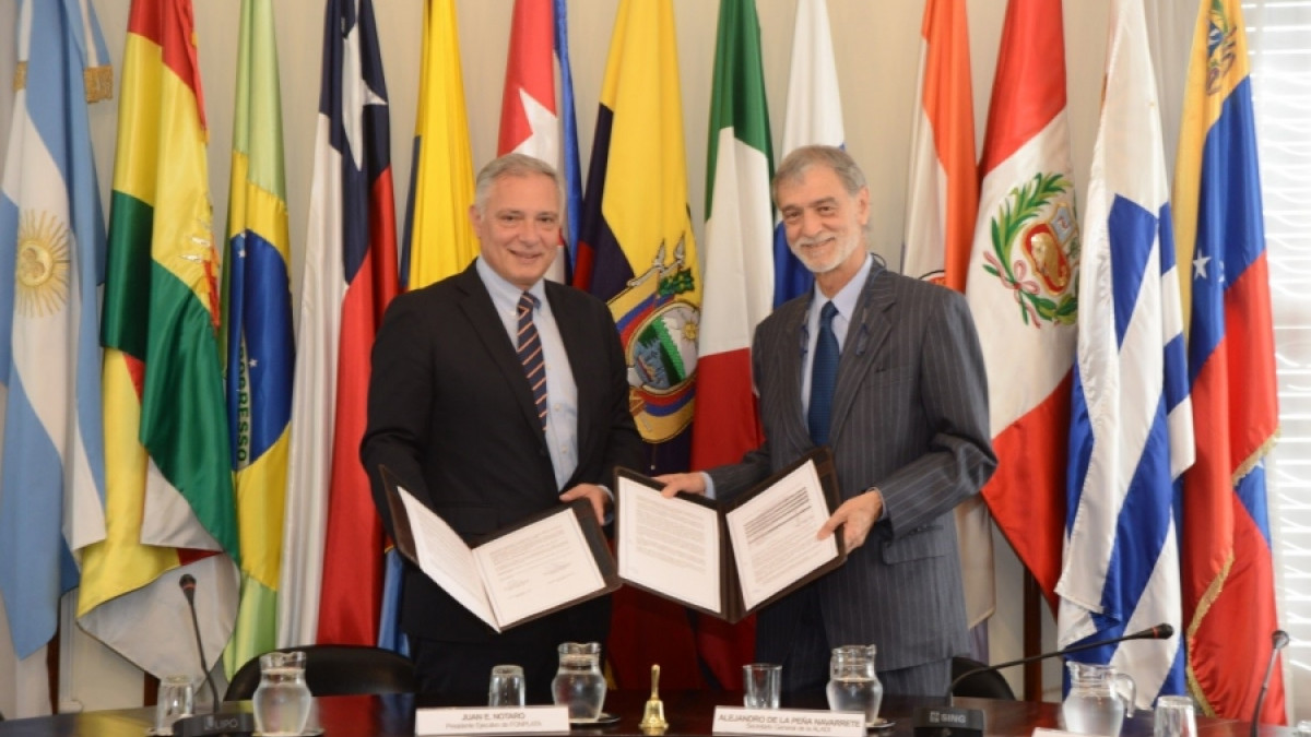 El Presidente Ejecutivo de FONPLATA, Juan E. Notaro Fraga, y el Secretario General de la ALADI, Alejandro de la Peña Navarrete