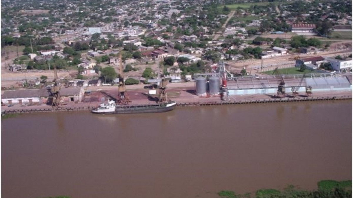 Foto aérea del Puerto Barranqueras en el momento de la construcción de la Defensa