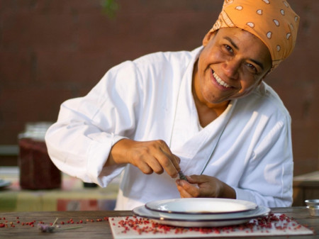 Tanea desarrolla su trabajo a partir del rescate de recetas orales, valorizando el saber y los sabores tradicionales.